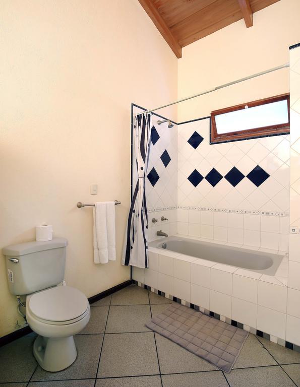 לינה וארוחת בוקר אנטיגואה גואטמלה Chez Daniel חדר תמונה